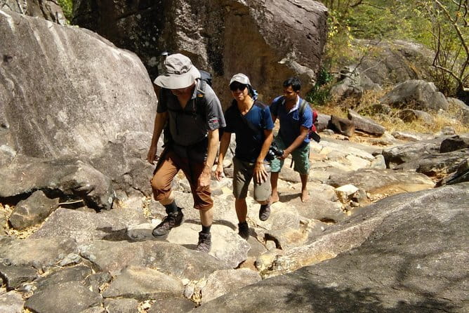 Trekking Dimbulagala Mountain - Starting near Polonnaruwa’s ancient monastery country