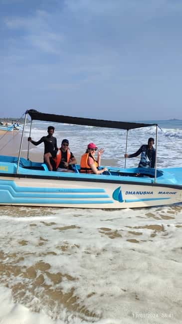 Trincomalee: Dolphin & Whale Watching Boat Tour - Searching for blue whales and sperm whales