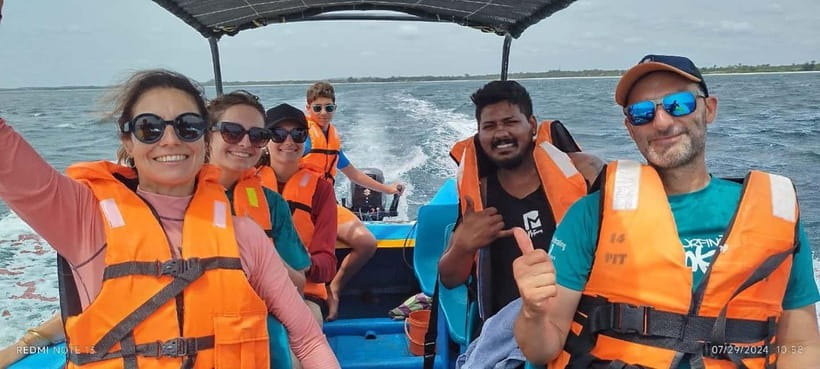 Trincomalee: Dolphin & Whale Watching Boat Tour - Who will enjoy this morning on the sea?