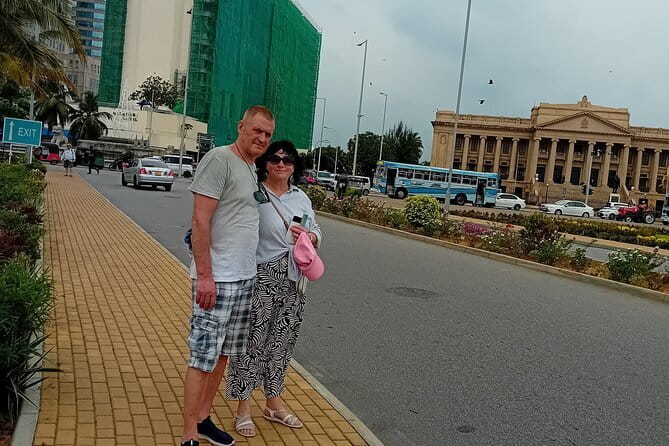 Tuk-Tuk City Tour Colombo SL - Viharamahadevi Park offers a green pause