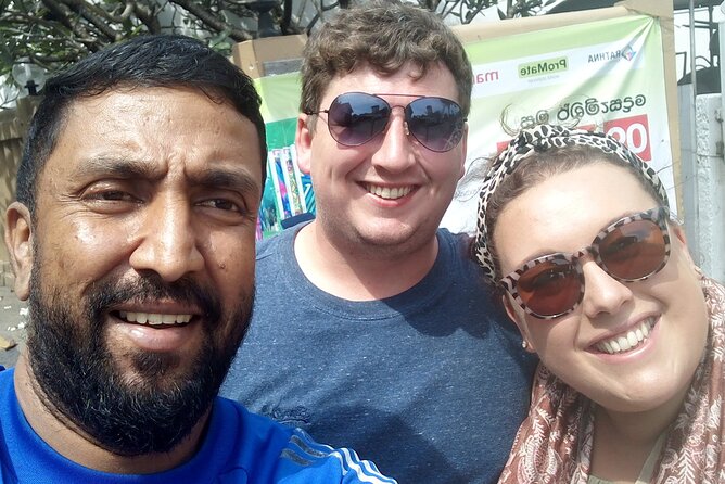 Tuk Tuk city tour is very cheap in colombo( All inclusive tour) - Viharamahadevi Park and Old Town Hall