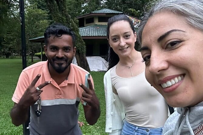 Tuk tuk colombo Sightseeing tour - Red Mosque and Colombo’s many faiths