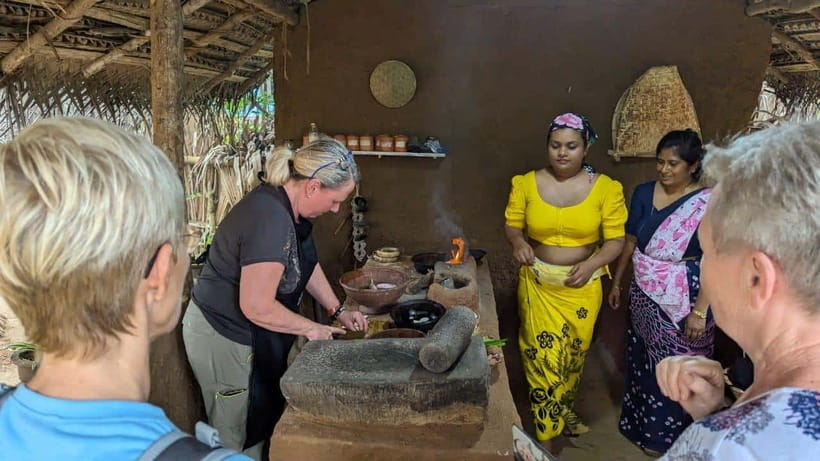 Udawalawe: Farm to Table Cooking & Authe: Village Experience - Picking vegetables from the organic garden