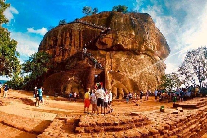 Village tour Sigiriya Rock, Pidurangala Rock and Dambulla temple - The Saman advantage